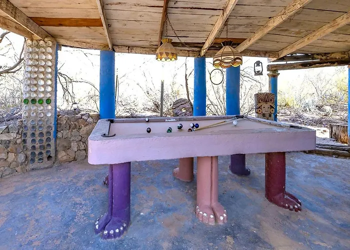 Artistic Earth House With Vibrant Glass Bottle Architecture Near Saguaro National Park In Tucson, Arizona Holiday home Tucson