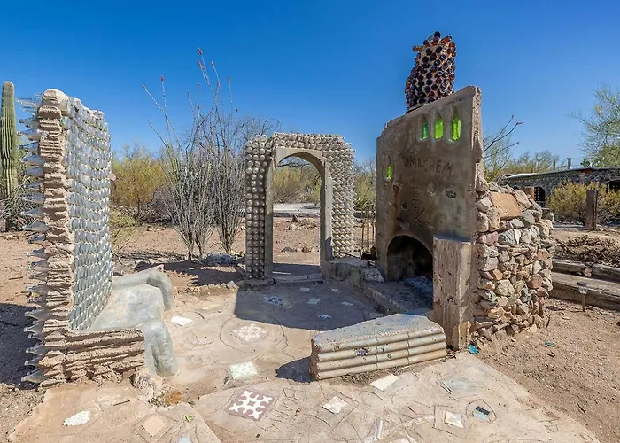 Artistic Earth House With Vibrant Glass Bottle Architecture Near Saguaro National Park In Tucson, Arizona Holiday home Tucson