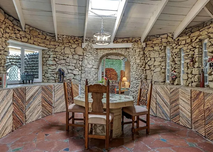 Artistic Earth House With Vibrant Glass Bottle Architecture Near Saguaro National Park In Tucson, Arizona Holiday home Tucson